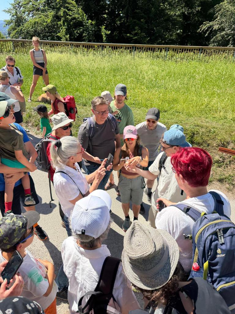 Die Anstrengungen haben sich gelohnt: Ein Exemplar der Schwarzen Mörtelbiene wurde gefunden